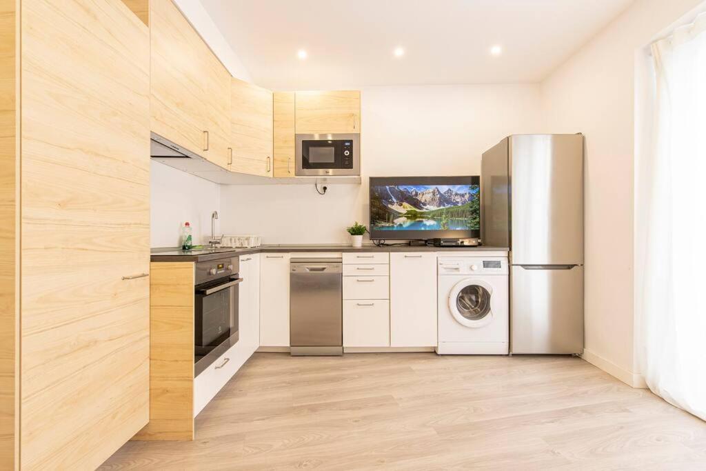 Apartamento 3 Habitaciones En El Barrio Justicia Madrid Luaran gambar